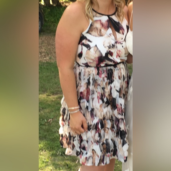 Le Château Floral Dress - Picture 7 of 7